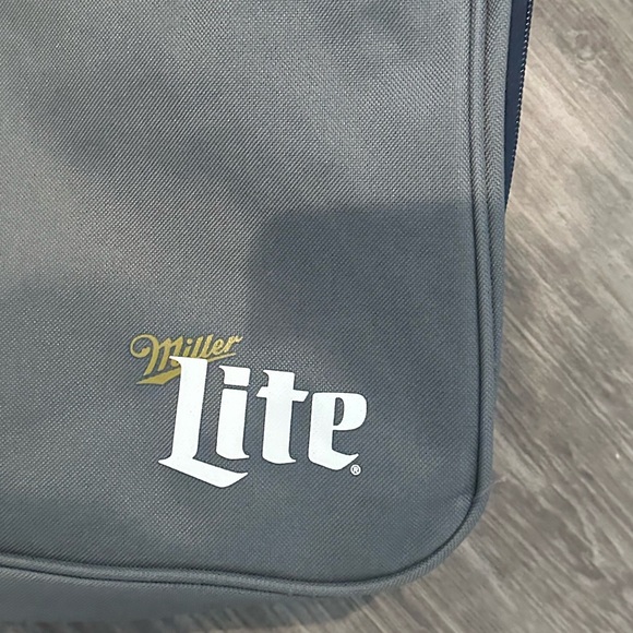 8/$20 Bud Lite Gray Duffel Bag NWOT - Picture 2 of 2
